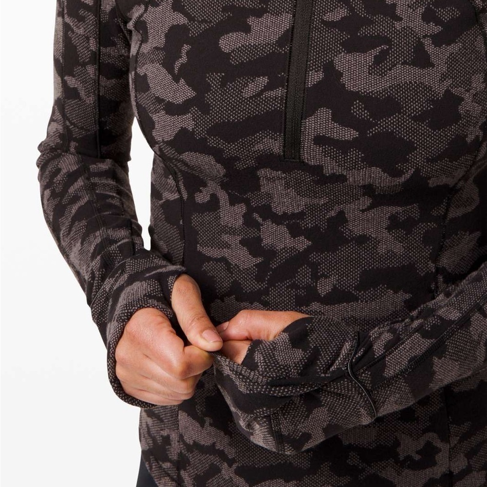 Lululemon Grey Black Camo Run Briskly 1/2 Zip Size 6 - Picture 2 of 13